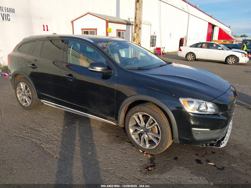 2018 Volvo V60 Cross Country T5