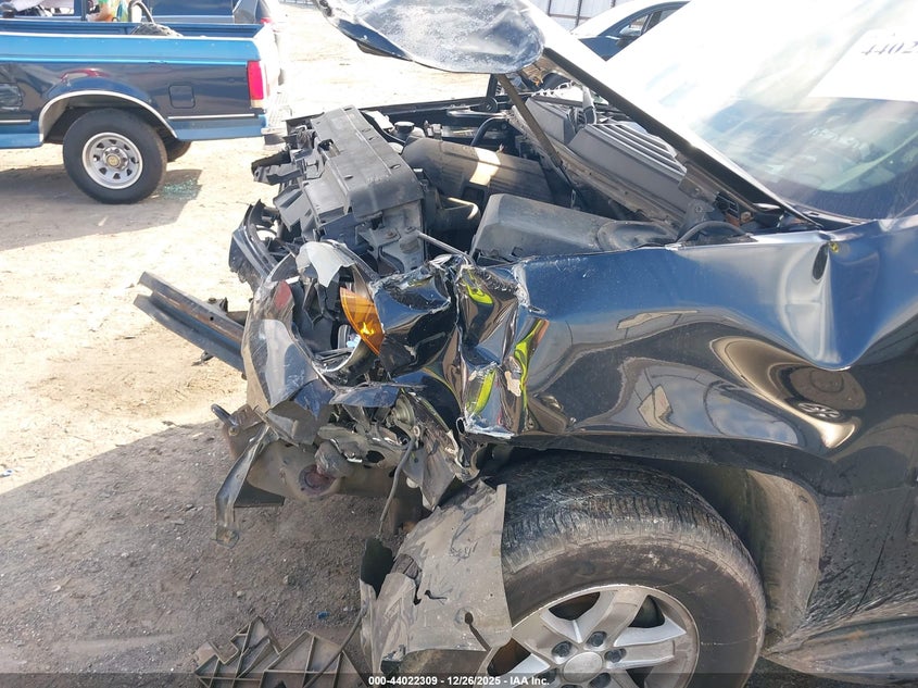 2007 GMC Yukon Slt VIN: 1GKFC13027J109975 Lot: 44022309