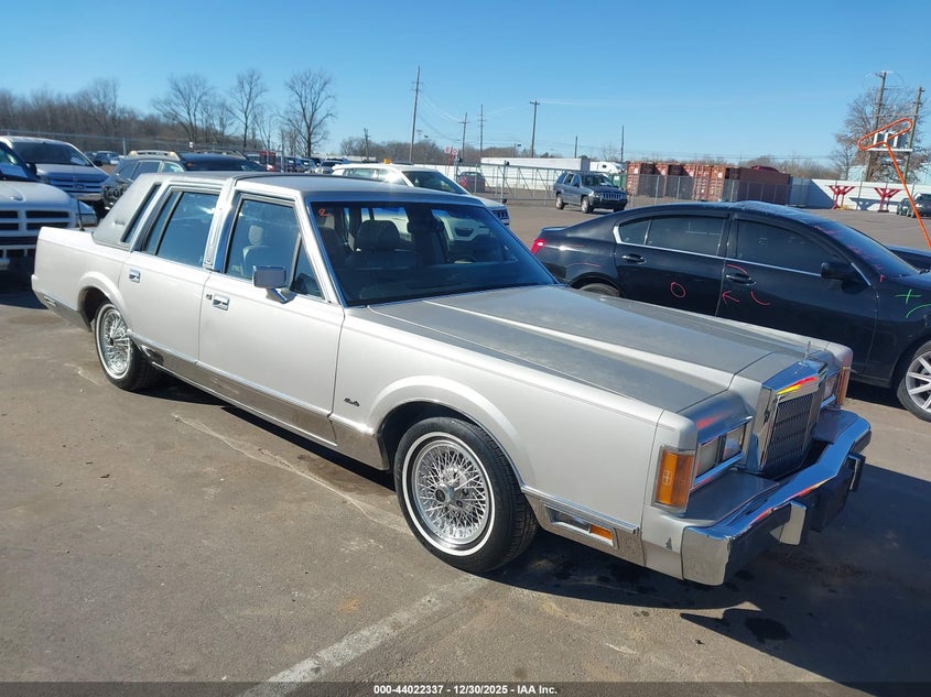 1989 Lincoln Town Car Signature