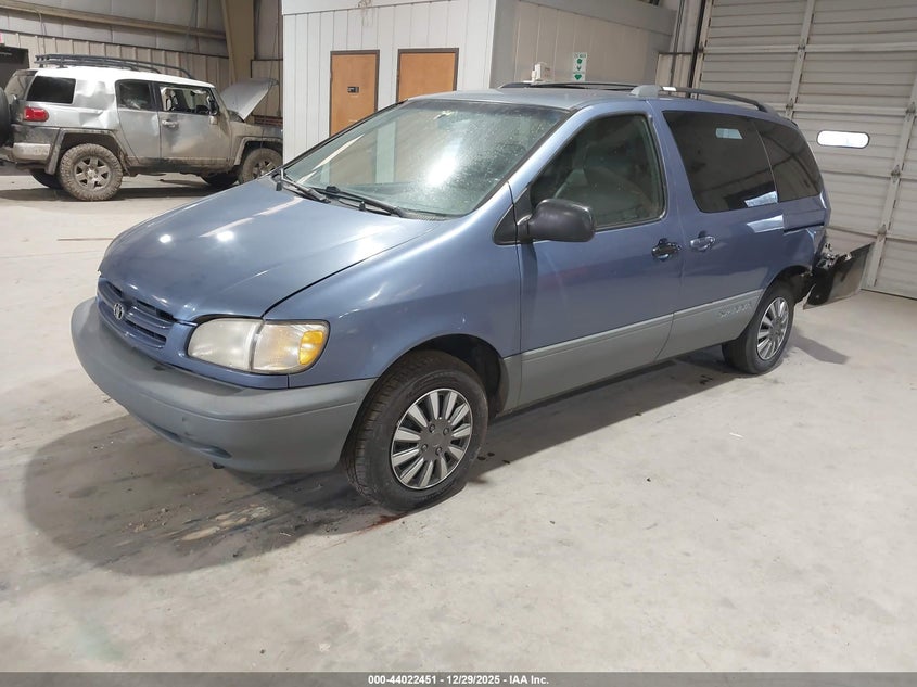 2000 Toyota Sienna Le