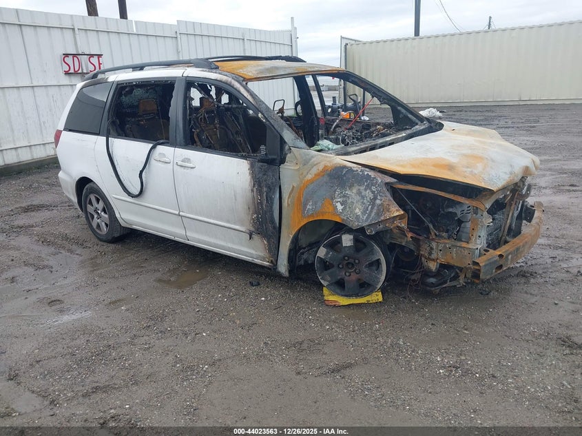 5TDZA23C74S155699 2004 Toyota Sienna Le auction photo 1