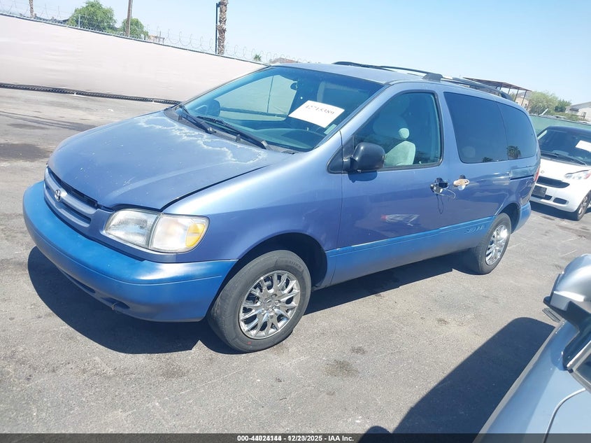 1998 Toyota Sienna Le
