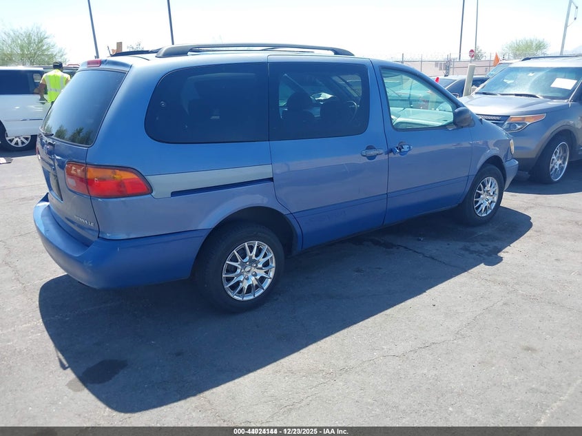 1998 Toyota Sienna Le