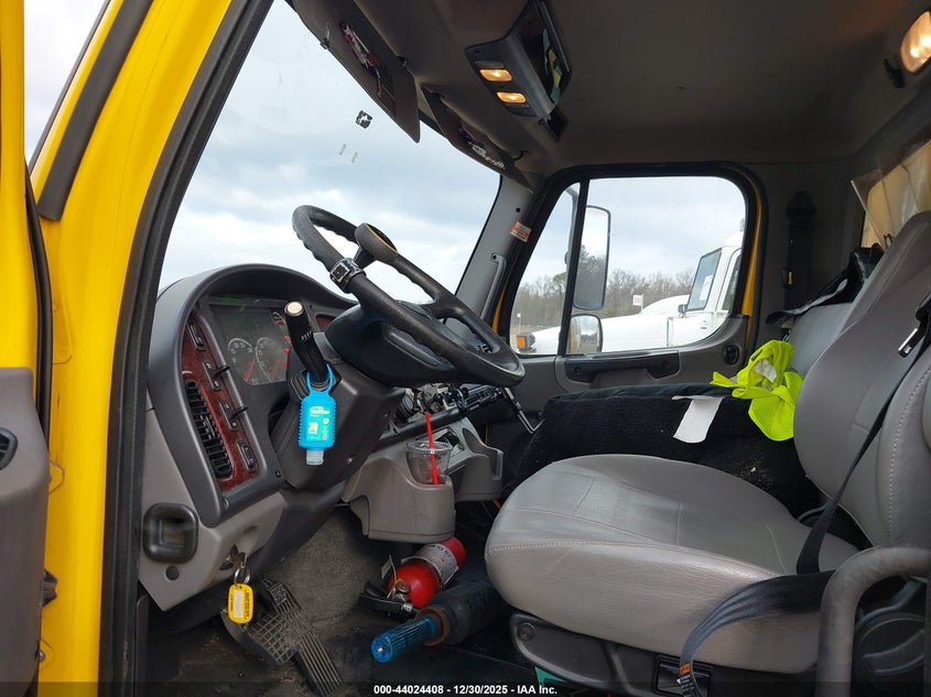 2020 FREIGHTLINER M2 106 auction photo 6