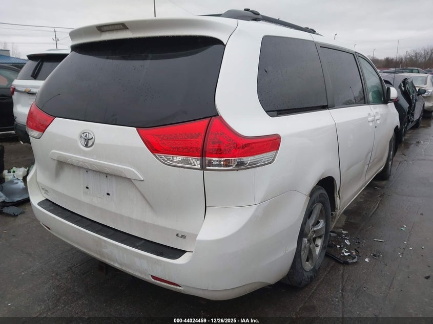 2012 Toyota Sienna Le V6 8 Passenger