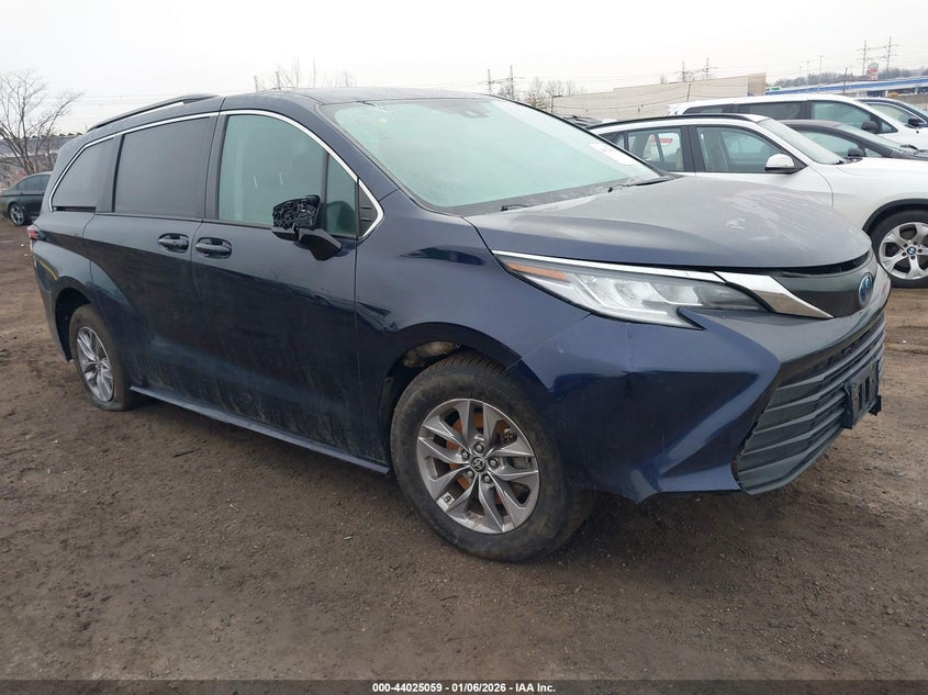 2022 Toyota Sienna Le