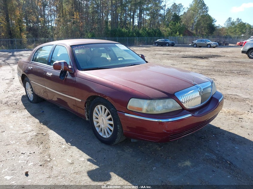 2003 LINCOLN TOWN CAR SIGNATURE