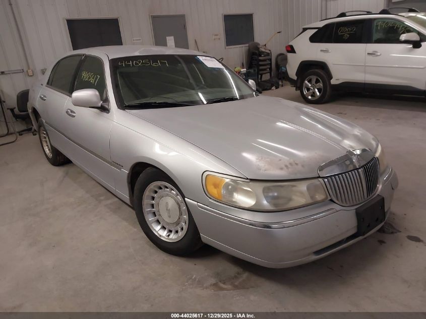 2001 Lincoln Town Car