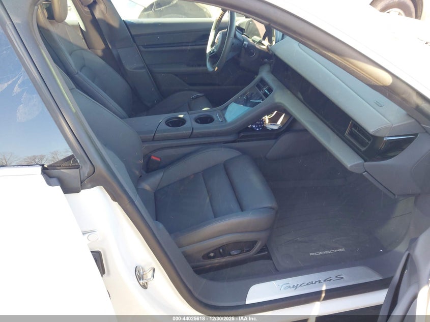 VIN WP0AB2Y10LSA52019 2020 PORSCHE TAYCAN 4S