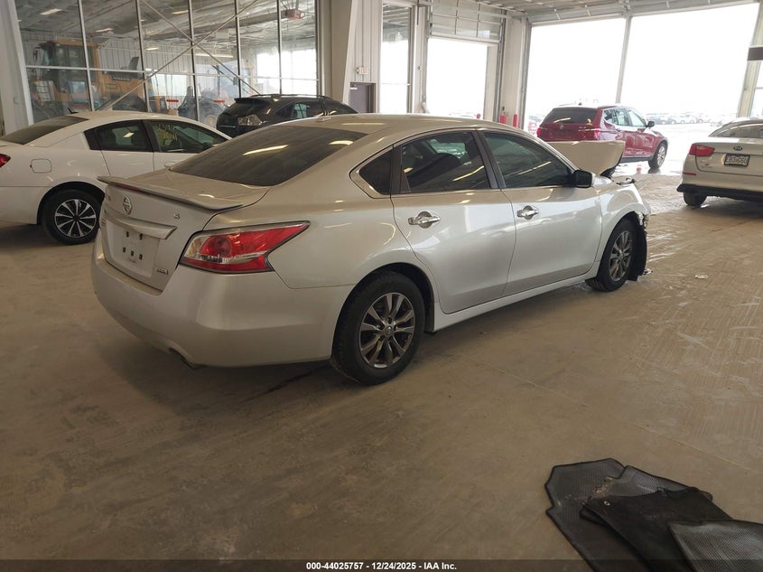 2015 NISSAN ALTIMA auction photo 4