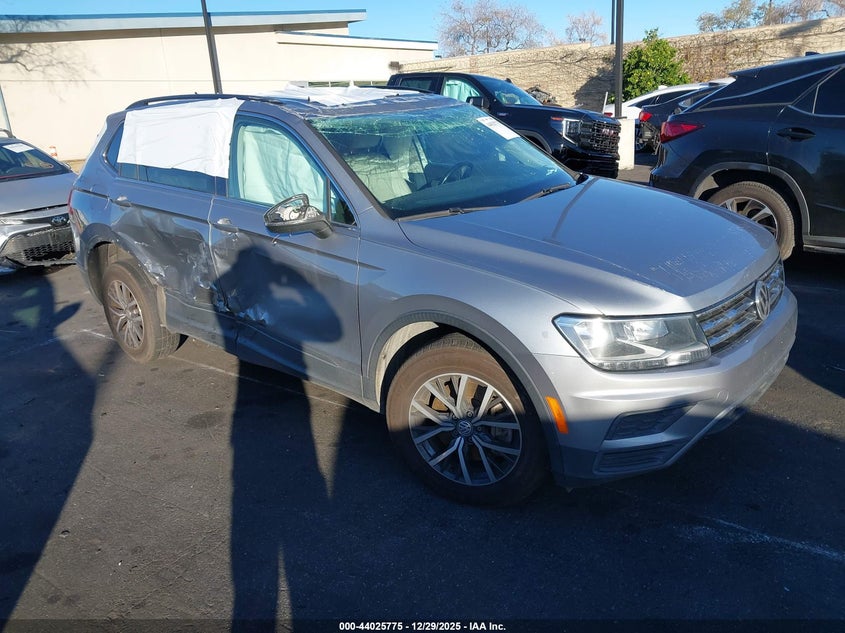 3VV3B7AX7KM121105 2019 Volkswagen Tiguan 2.0T Se/2.0T Sel/2.0T Sel R-Line/2.0T Sel R-Line Black auction photo 1