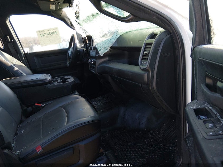 2022 Ram 3500 Ram Chassis Tradesman/Slt/Laramie/Limited white Lot 111044026744 Vin 3C7WRSCL0NG291722
