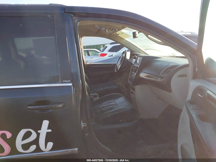 2013 Chrysler Town & Country Touring