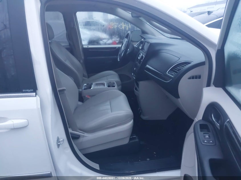 2012 Chrysler Town & Country Touring