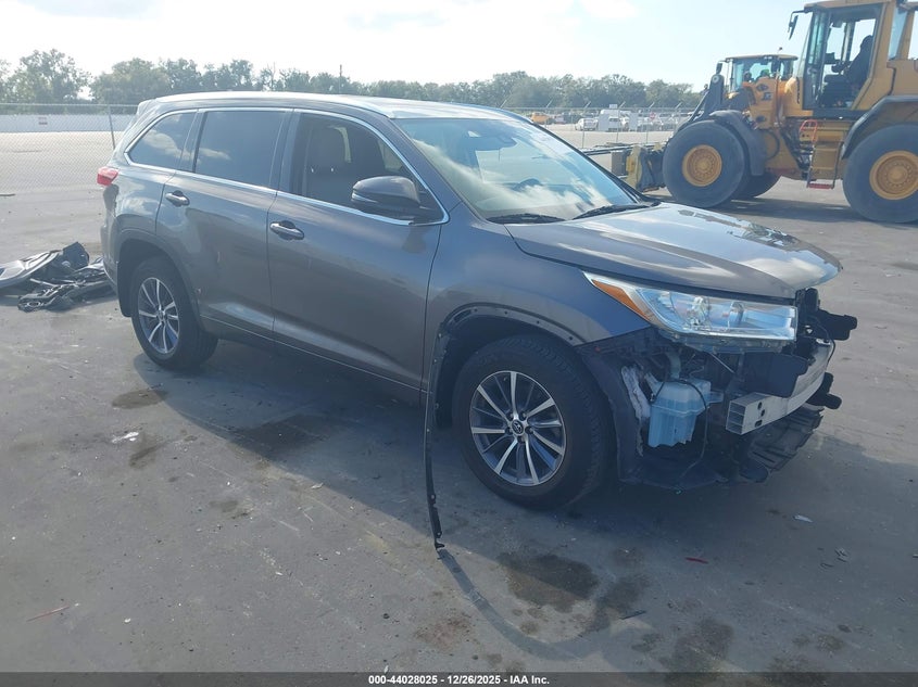 5TDKZRFH4HS187574 2017 Toyota Highlander Xle auction photo 1