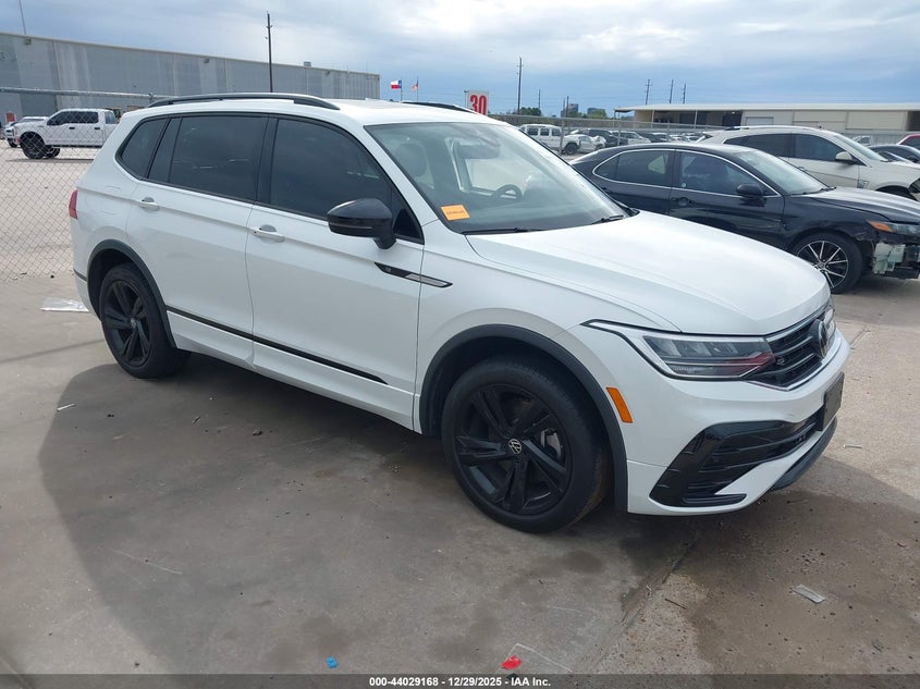 3VVCB7AX2PM130527 2023 Volkswagen Tiguan 2.0T Se R-Line Black auction photo 1