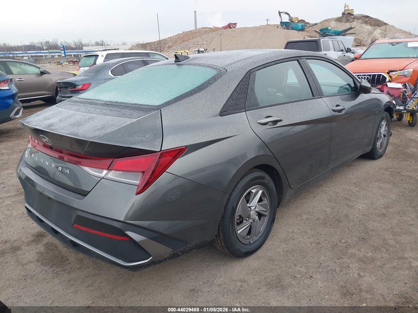 2024 Hyundai Elantra Se