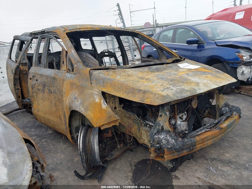 KNDMB5C15J6368072 2018 Kia Sedona Lx auction photo 1