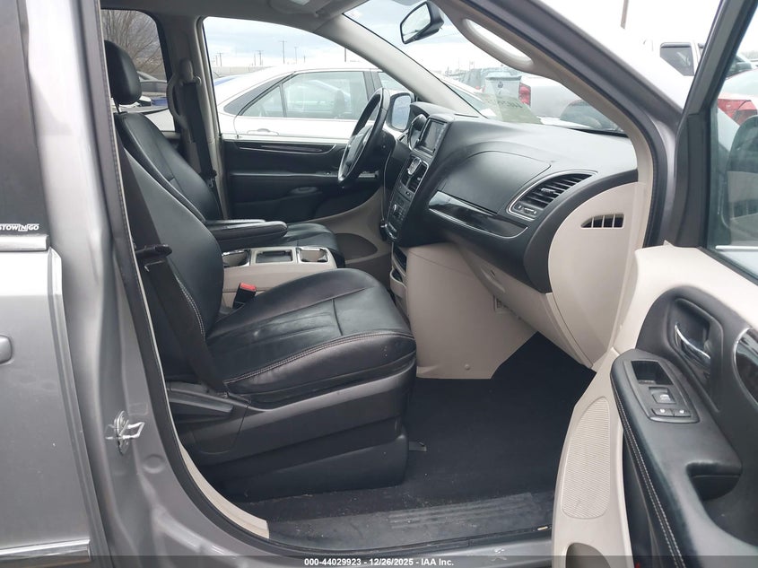 2013 Chrysler Town & Country Touring