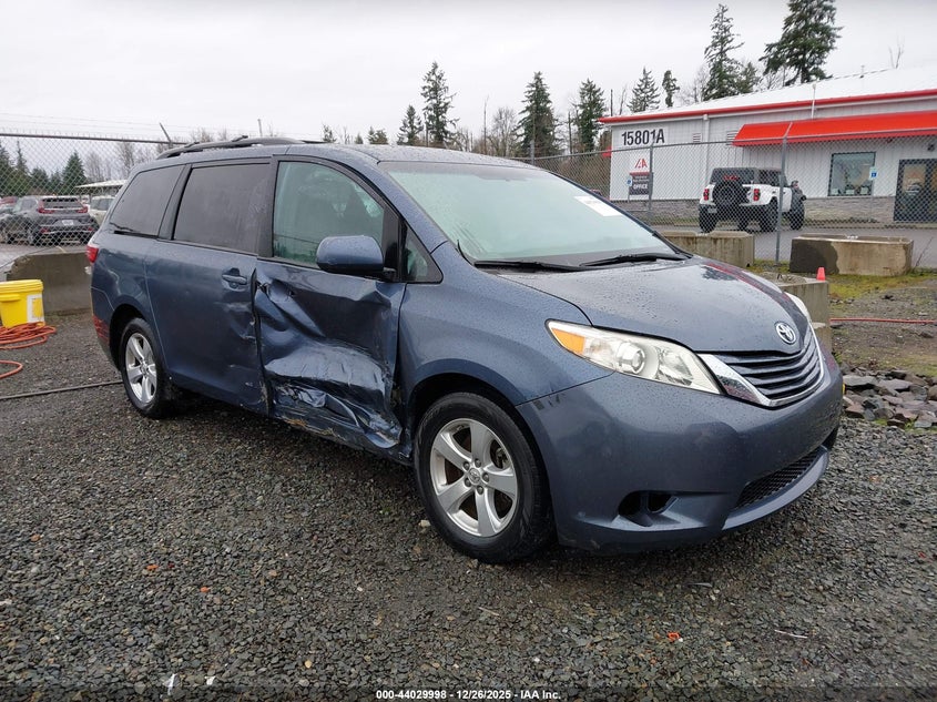 2017 Toyota Sienna Le 8 Passenger