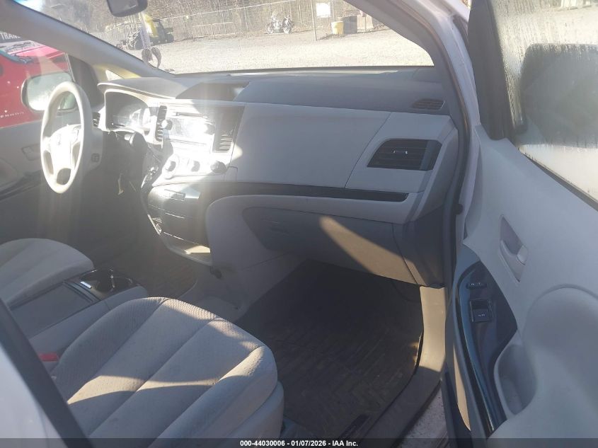 2012 Toyota Sienna Le V6 8 Passenger