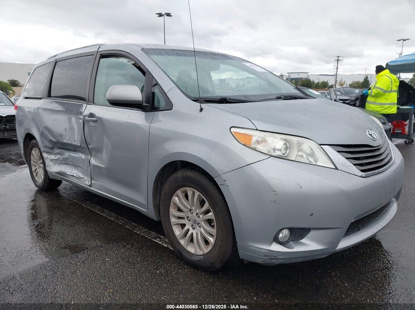 5TDYK3DC3ES418432 2014 Toyota Sienna Xle V6 8 Passenger auction photo 1