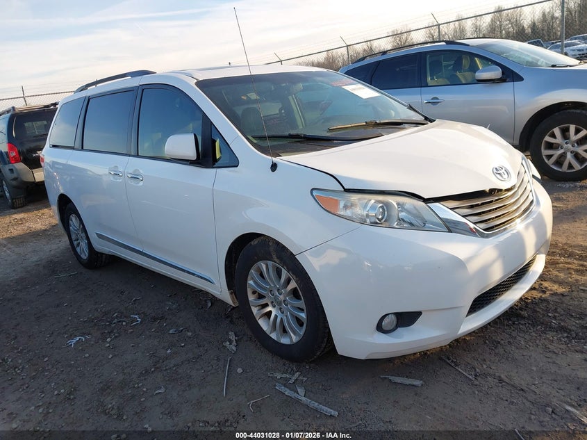 5TDYK3DCXDS400220 2013 Toyota Sienna Xle V6 8 Passenger auction photo 1