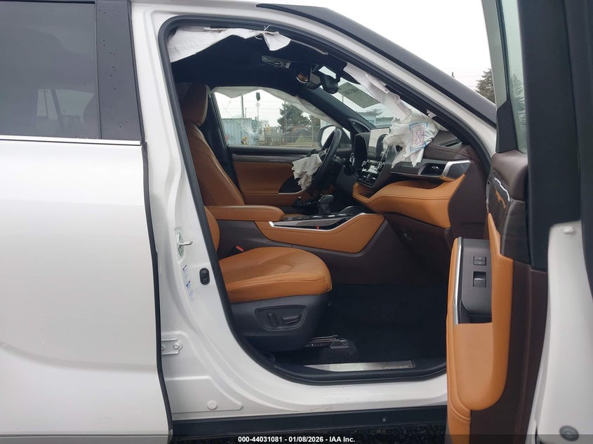 2021 Toyota Highlander Hybrid Platinum