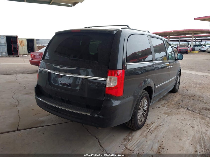 2015 Chrysler Town & Country Touring-L