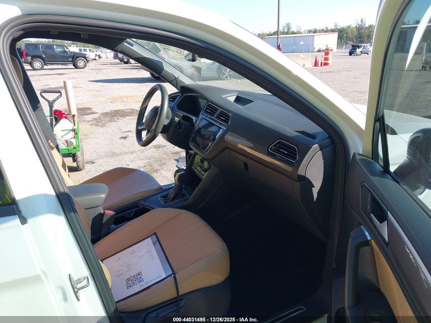 2023 Volkswagen Tiguan 2.0T Se R-Line Black