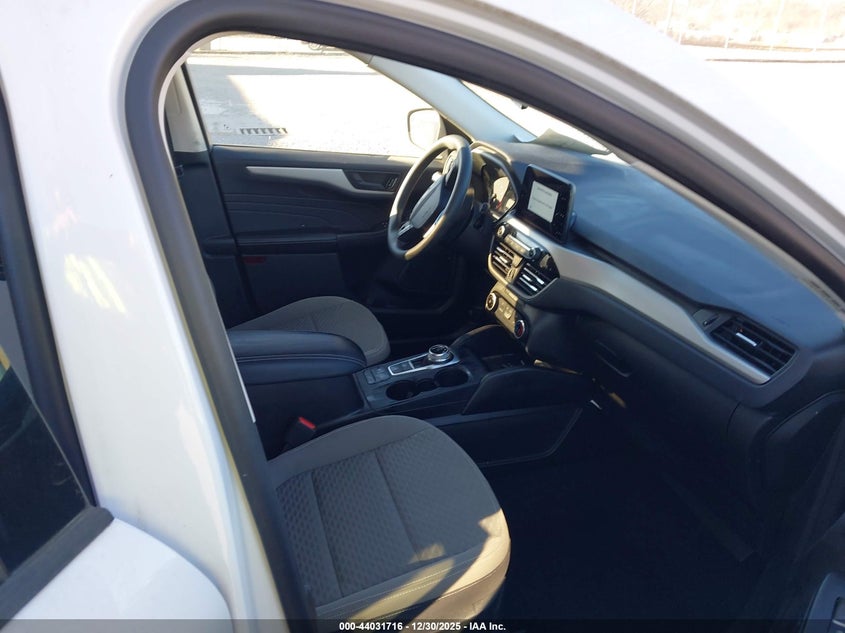 FORD ESCAPE 2022 VIN 1FMCU9G6XNUB16592