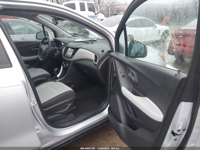 VIN KL7CJKSB7HB071391 2017 CHEVROLET TRAX LS