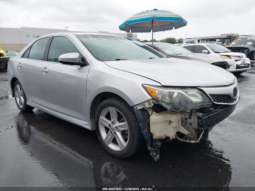 2014 TOYOTA CAMRY SE