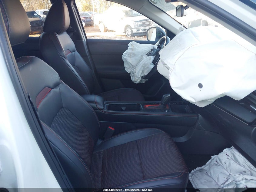 2025 Nissan Kicks Sr Intelligent Awd