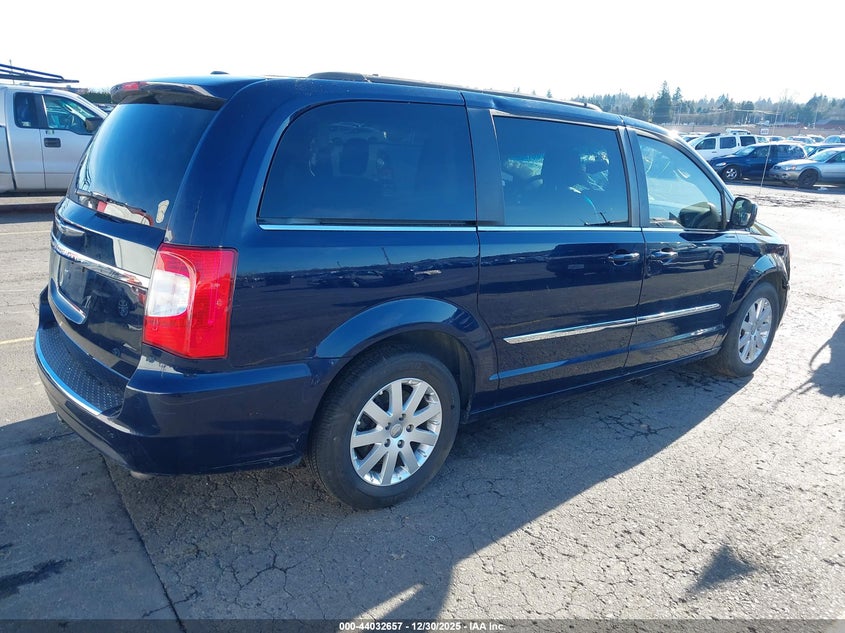 2016 Chrysler Town & Country Touring