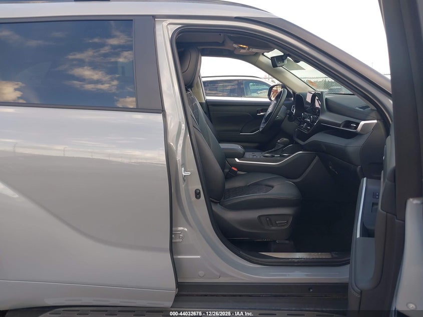 2024 Toyota Highlander Hybrid Xle Nightshade