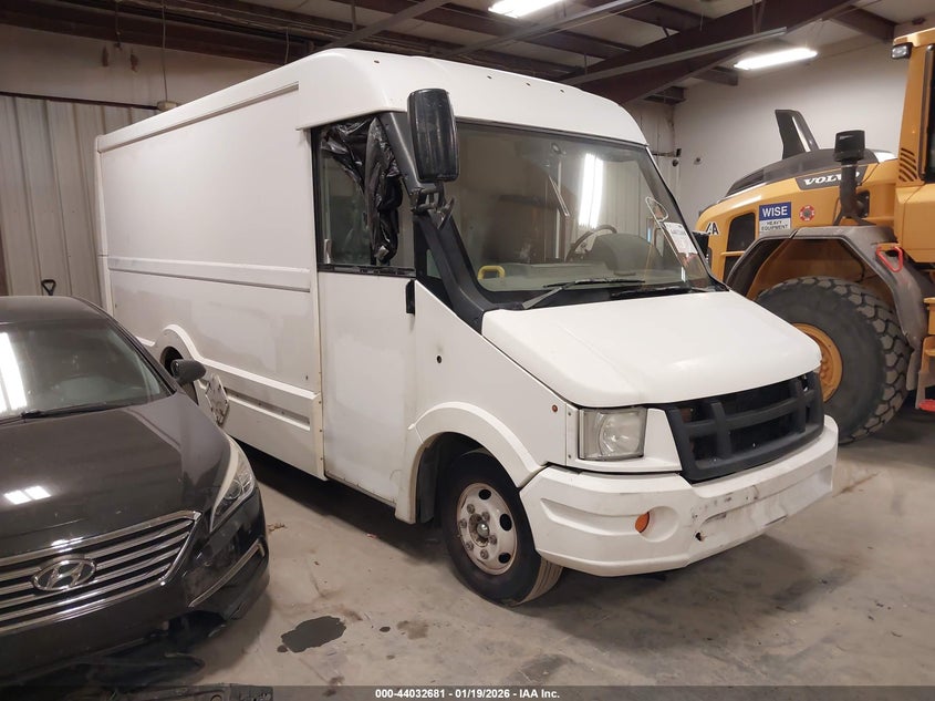 2013 ISUZU COMMERCIAL VAN