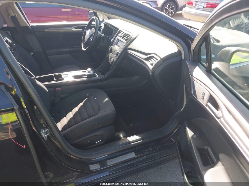 VIN 3FA6P0LUXHR295131 2017 FORD FUSION HYBRID SE