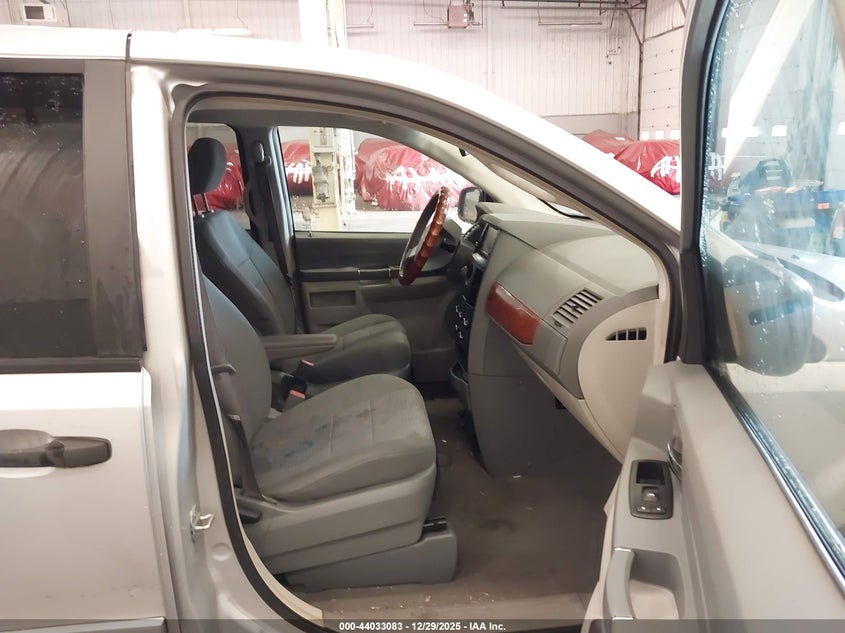 2008 Chrysler Town & Country Lx