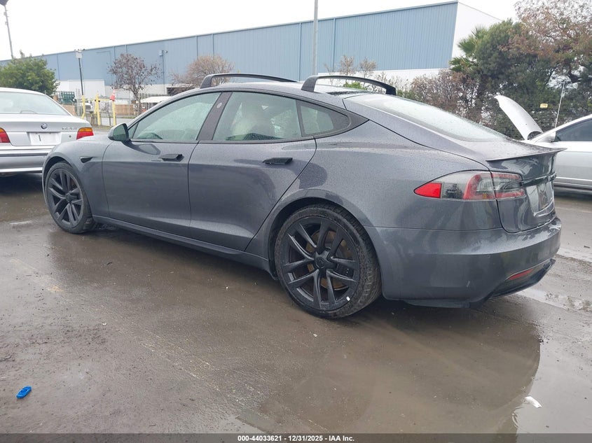Vin: 5yjsa1e64mf431084, lot: 44529390, tesla model s plaid tri motor all-wheel drive 20213