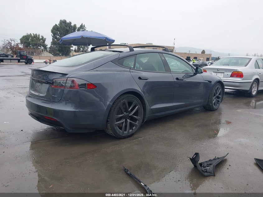 Vin: 5yjsa1e64mf431084, lot: 44529390, tesla model s plaid tri motor all-wheel drive 20214