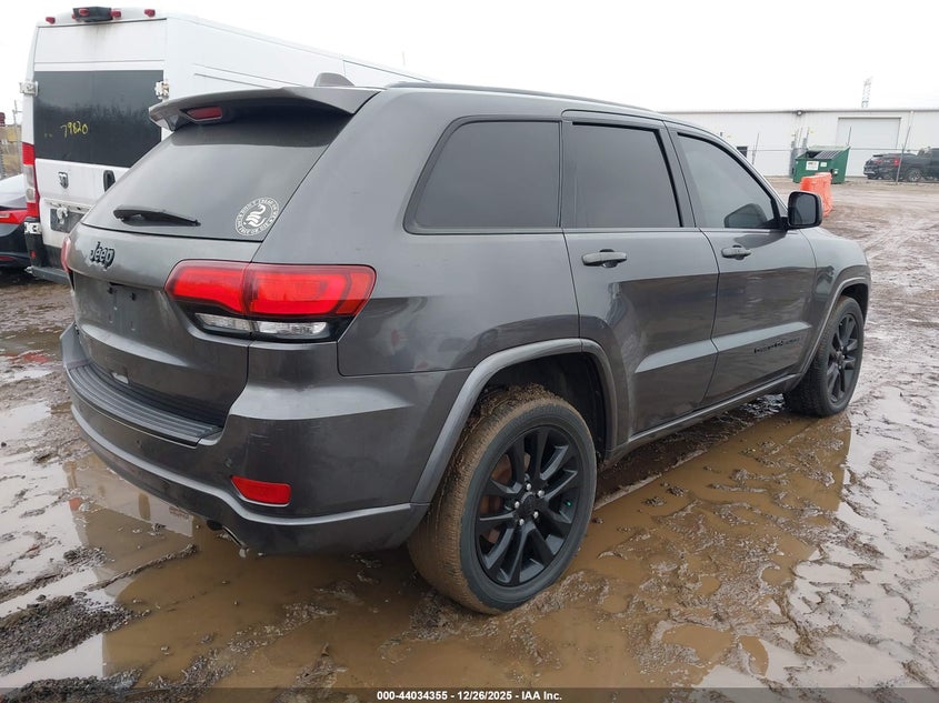 VIN 1C4RJFAGXJC234875 2018 JEEP GRAND CHEROKEE ALTITUDE 4X4