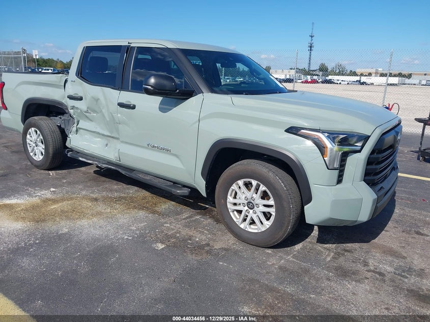 TOYOTA TUNDRA SR5 2025