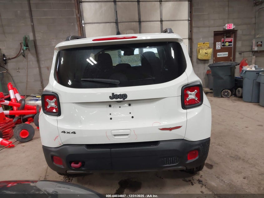 VIN ZACNJDC12MPM30737 2021 JEEP RENEGADE TRAILHAWK 4X4