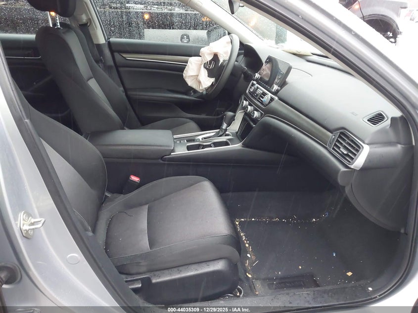 VIN 1HGCV1F1XKA109813 2019 HONDA ACCORD LX