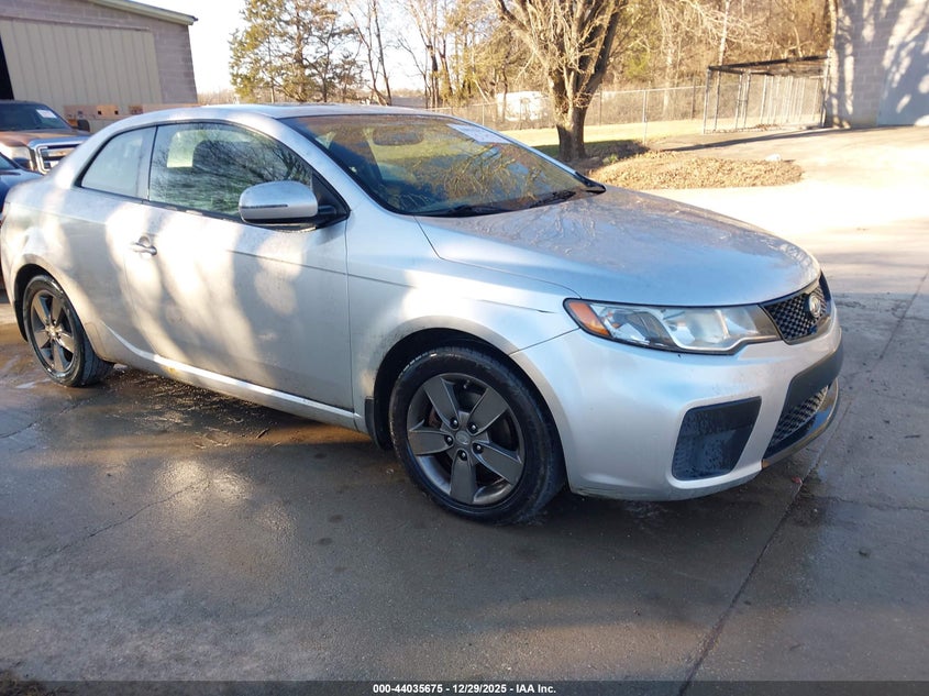 KNAFU6A2XB5351261 KIA FORTE KOUP Photo 1