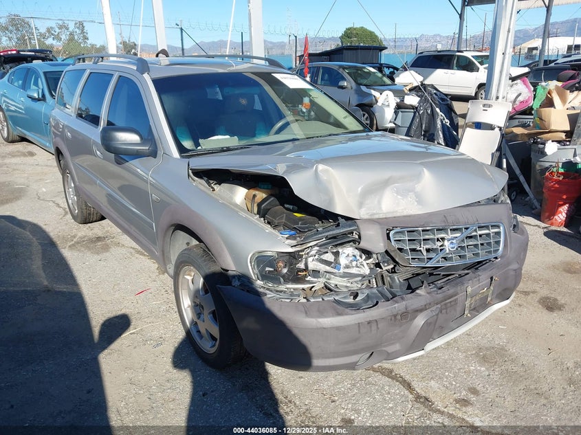 VOLVO V70 2002. Lot# 44036085. VIN YV1SZ58D221065698. Photo 1