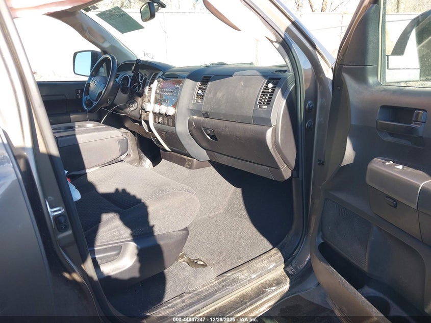 2013 Toyota Tundra Grade 5.7L V8