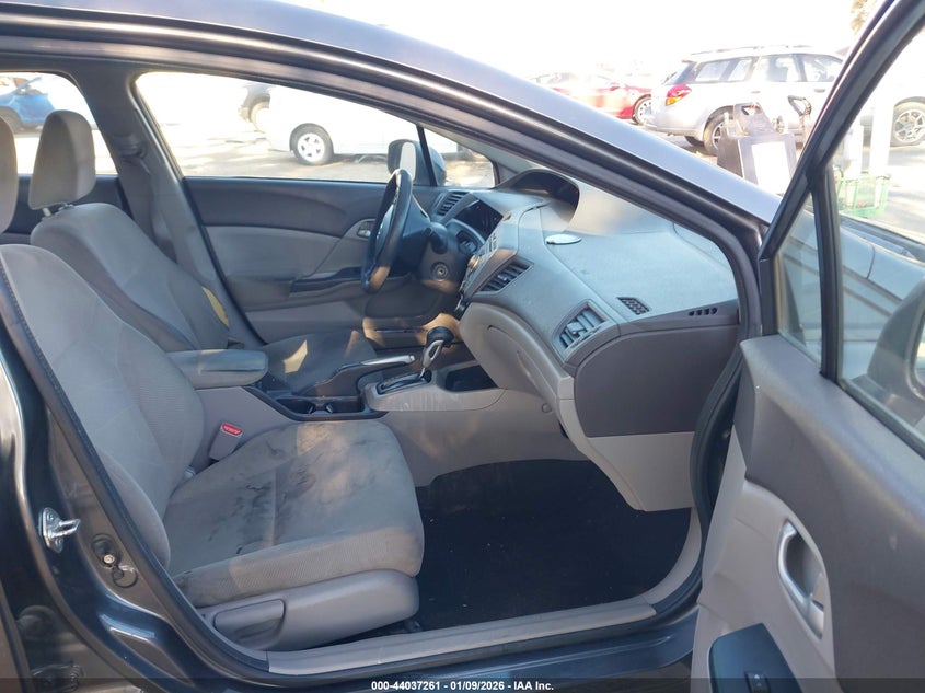 2012 Honda Civic 1.8 Hf grey Lot 111044037261 Vin 2HGFB2F69CH574013