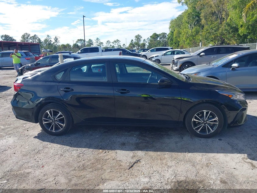 VIN 3KPF24AD4RE735808 2024 KIA FORTE LXS